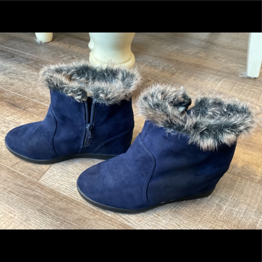 ❤️Navy Like New Just Fab Booties Size US 8/UK 38.5.